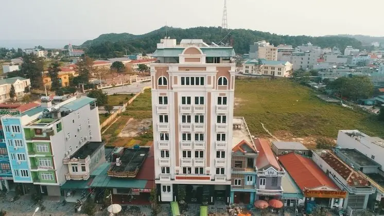 Hoang Trung Co To Hotel