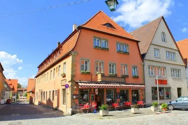 Hocher Hotel & Cafe