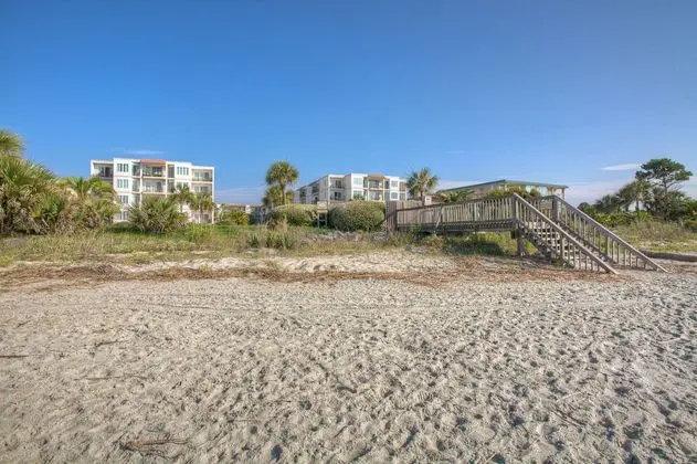 Hodnett Cooper's Beach Club