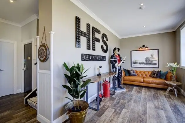 Hokitika Fire Station Boutique Accommodation - Lobi
