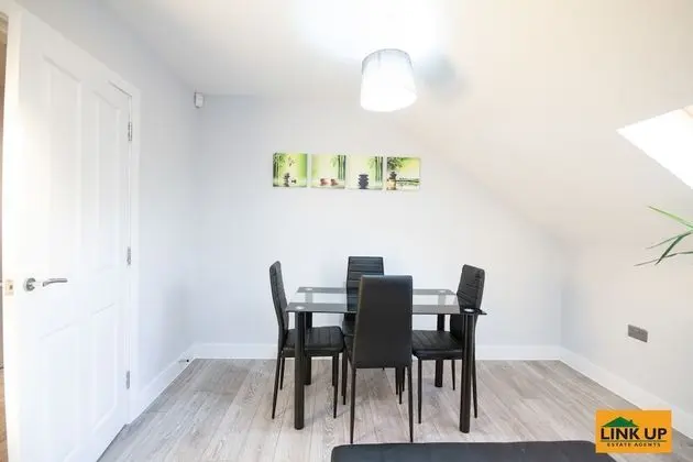 Holden Court - Oda Düzeni