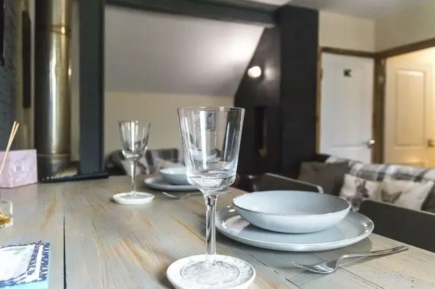 Holey Moley Lodge - 2 Bedroom - Yerinde Yemek