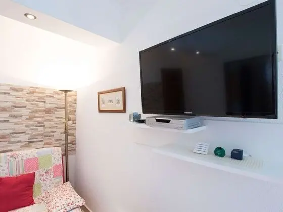 Holiday Apartment With a Private Terrace & Hot Tub, Near the Beach