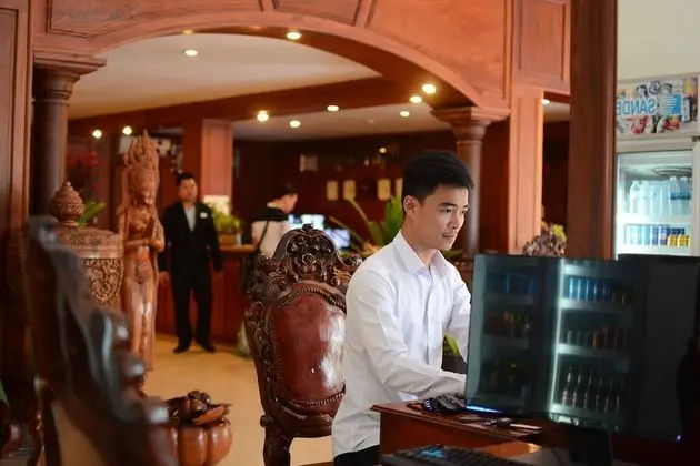Holiday Hotel - Lobi