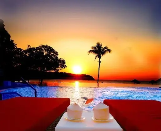 Holiday Villa Beach Resort & Spa Langkawi - Havuz