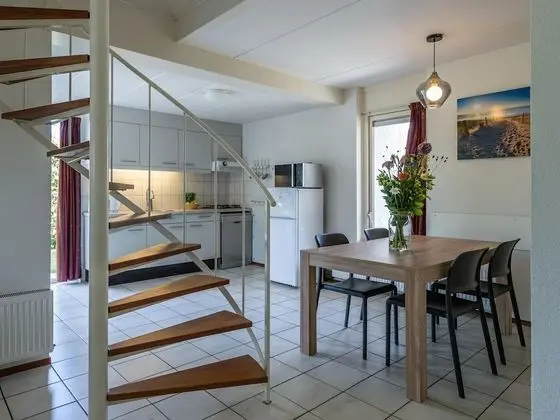 Holiday Bungalow Quietly Located Within Walking Distance of the Oosterschelde - Oda Düzeni