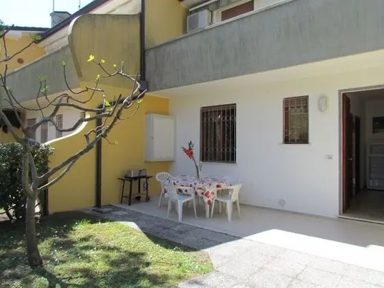 Holiday Complex With Pool, Near Beach in Bibione - Private Beach Place Included - Dış Mekan