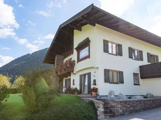 Holiday Flat on a Farm in Tyrol 100 m From the Mountain Railway - Dış Mekan