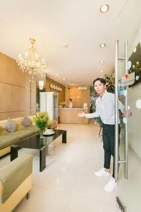 Holiday Hotel - Lobi