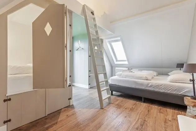 Holiday Home for 10 People in the Middle of the Beemster - Oda