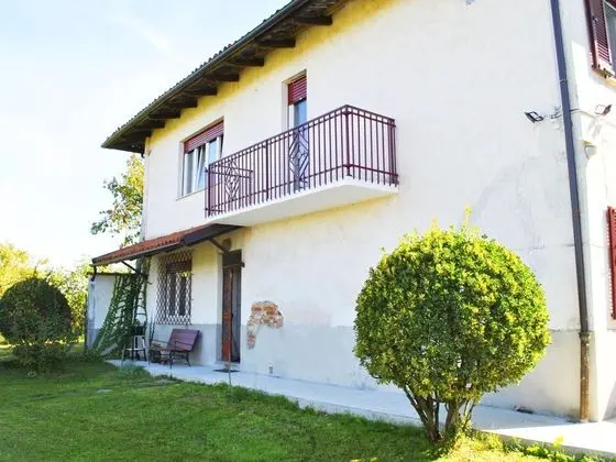 Holiday Home in Asti Overlooking a Hill View From the Garden - Dış Mekan