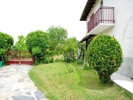 Holiday Home in Asti Overlooking a Hill View From the Garden - Lobi