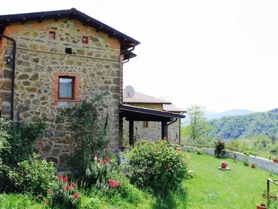 Holiday Home in Canossa With Swimming Pool, Garden, Barbecue - Dış Mekan