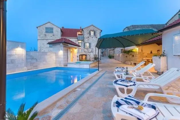 Holiday Home Krika -three Bedroom Home With Heated Pool and Jacuzzi ID Direct Booker 11722