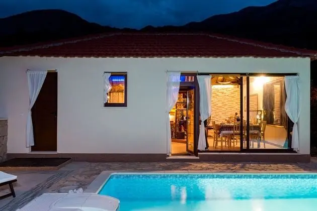 Holiday Home Lazuština Paradise - Havuz