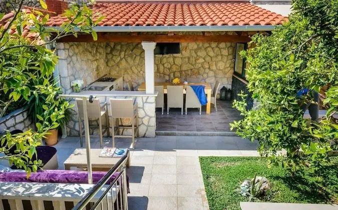 Holiday Home with Private heated Pool, Sea view & Basketball Court - Yerinde Yemek