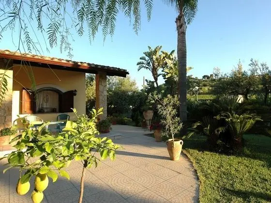 Holiday Home With Private Pool, Near the Beach - Dış Mekan