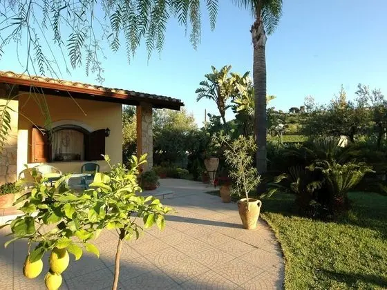 Holiday Home With Private Pool, Near the Beach - Dış Mekan