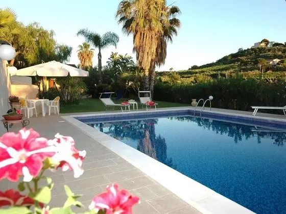 Holiday Home With Private Pool, Near the Beach - Öne Çıkan Resim