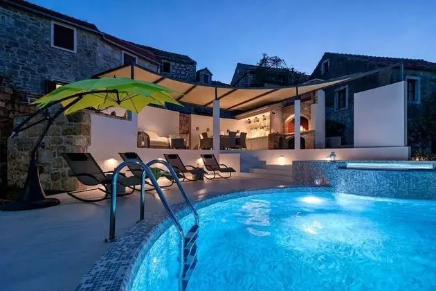 Holiday Home Secret Garden