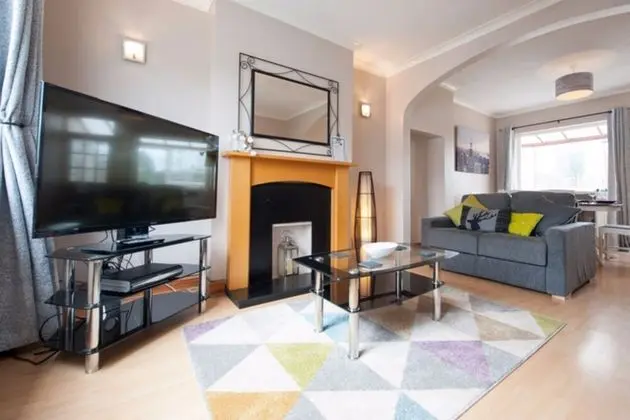 Holiday Home - Sleeps 7 - Lobi