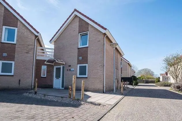 Holiday Home With Spacious Private Garden Within Walking Distance of the Beach