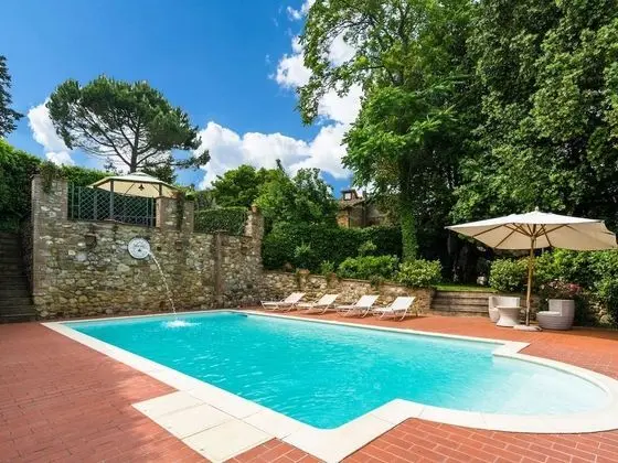 Holiday Home in Town Center with Pool, Garden, Hot Tub