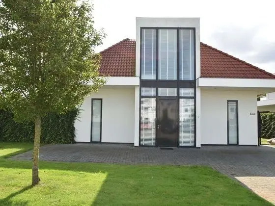 Holiday Home in Zeewolde With Jetty Next to Golf Course