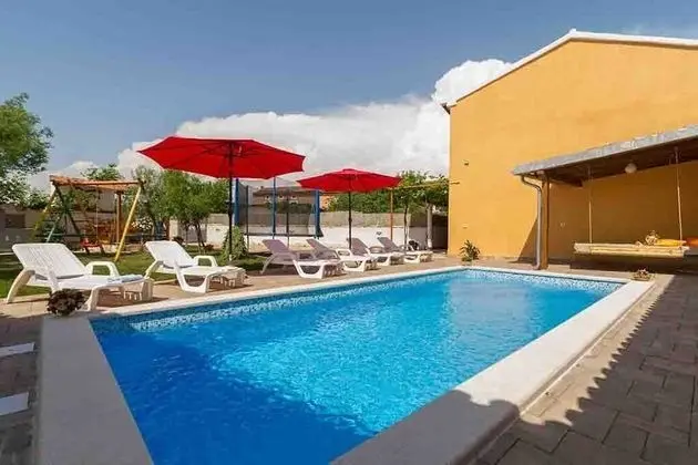 Holiday house Emily with a pool