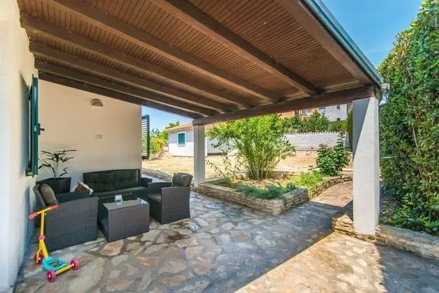 Holiday House Flego