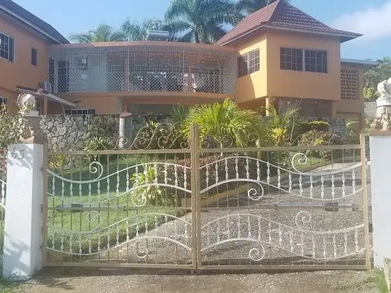 Holiday House at Villa Montego