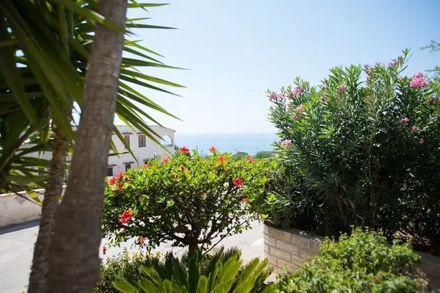 Holiday House With Panoramic View, Balcony, Wifi, and Near the Sea