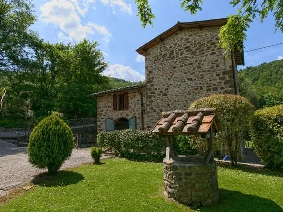Holiday House with Pool & Large Garden Overlooking Lake near Tuscany