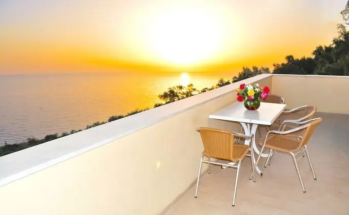 Holiday House With Pool Maria on Agios Gordios Beach - Oda Düzeni