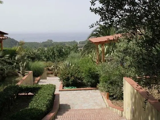 Holiday House with Pool near Sea, Beach, & Caves - Lobi