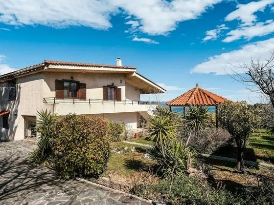 Holiday Villa With Incredible sea View in Paralia Avlidas