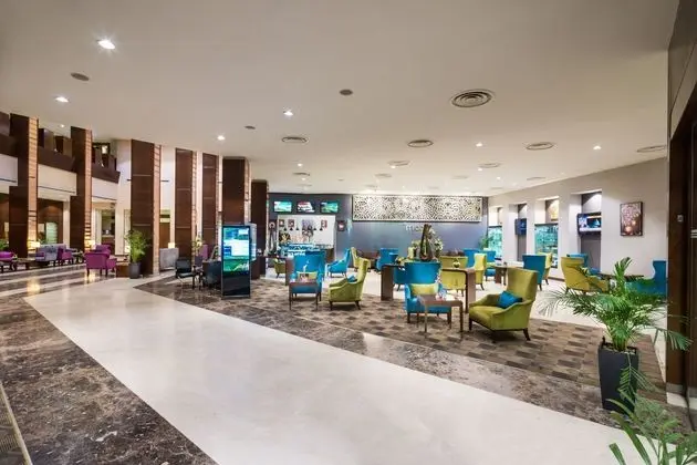 Holiday Inn Al Qasr - Dış Mekan