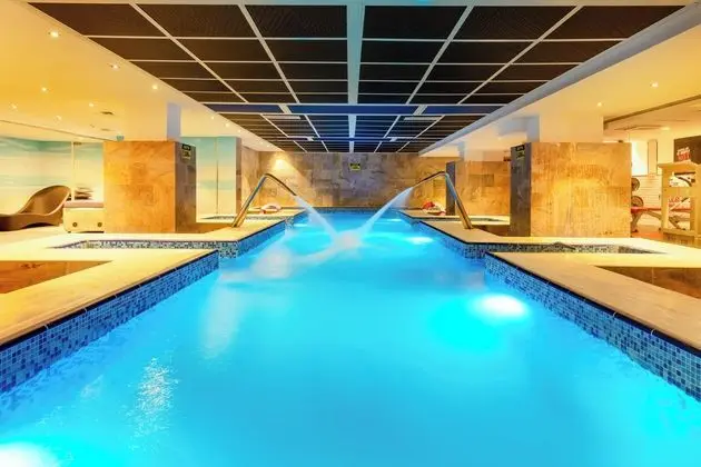 Holiday Inn Al Qasr - Havuz