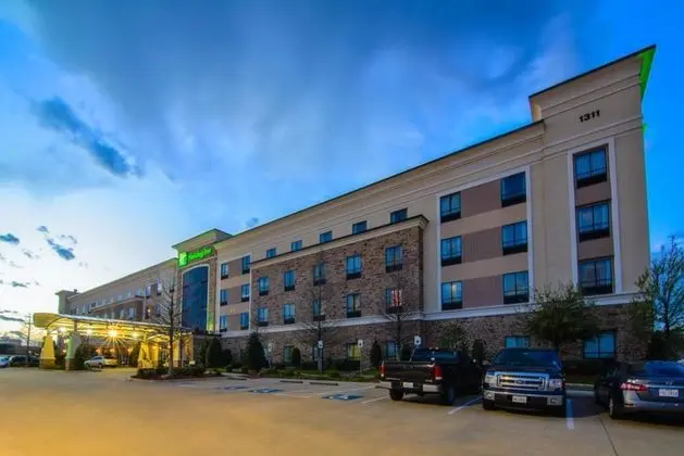 Holiday Inn Arlington Ne-Rangers Ballpark