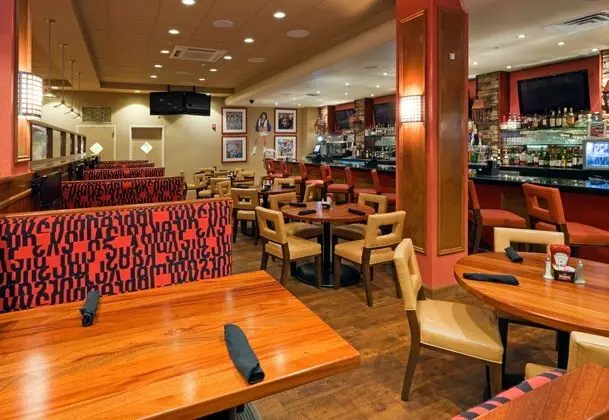Holiday Inn Baton Rouge College Drive I-10 - Yeme / İçme