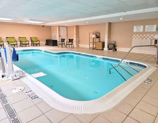 Holiday Inn Belcamp - Aberdeen - Havuz