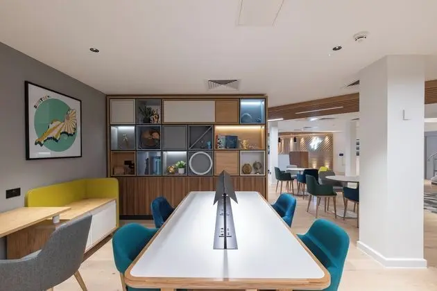 Holiday Inn Bristol Airport - Lobi