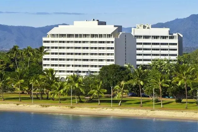 Holiday Inn Cairns Harbourside
