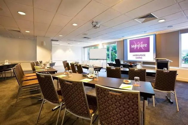 Holiday Inn Cairns Harbourside - İş / Konferans