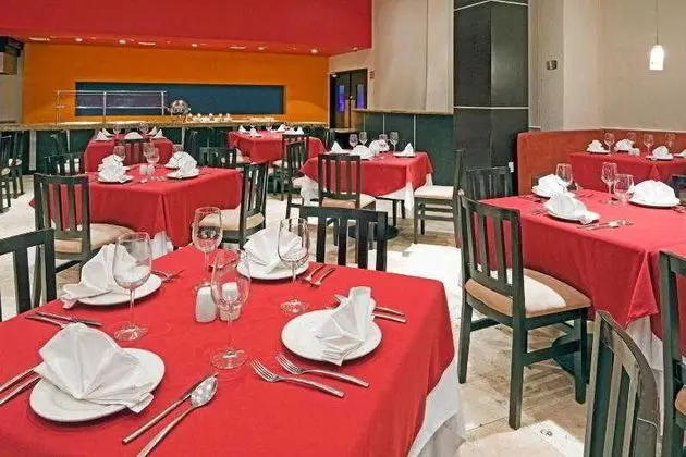 Holiday Inn Campeche - Yeme / İçme