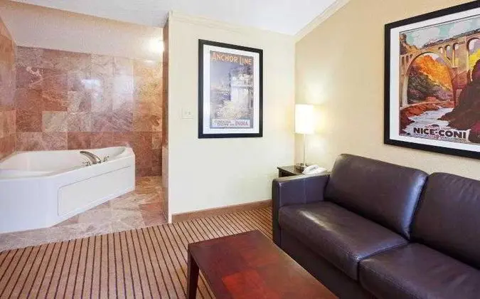 Holiday Inn Cape Cod-Hyannis
