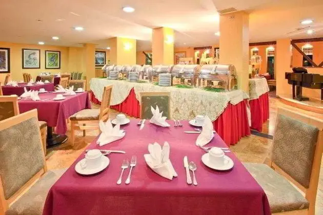 Holiday Inn Cuernavaca - Yeme / İçme