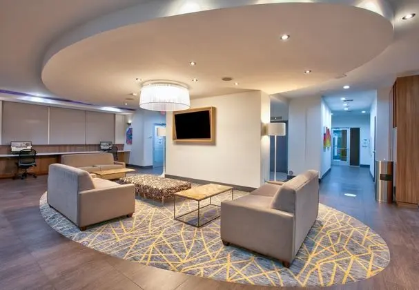 Holiday Inn Dallas Fort Worth Airport S - Lobi