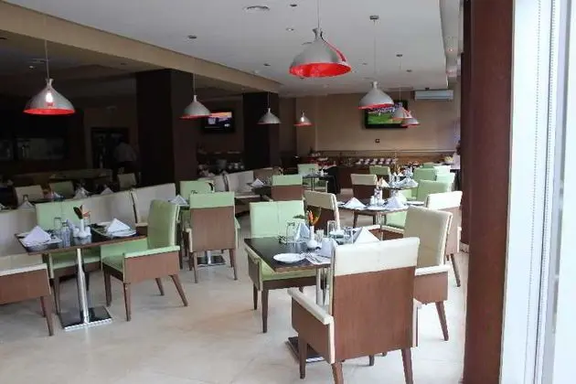 Holiday Inn Dar Es Salaam - Yeme / İçme