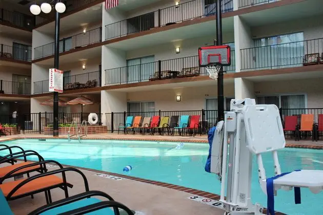 Holiday Inn Des Moines-Airport/Conf Center - Havuz